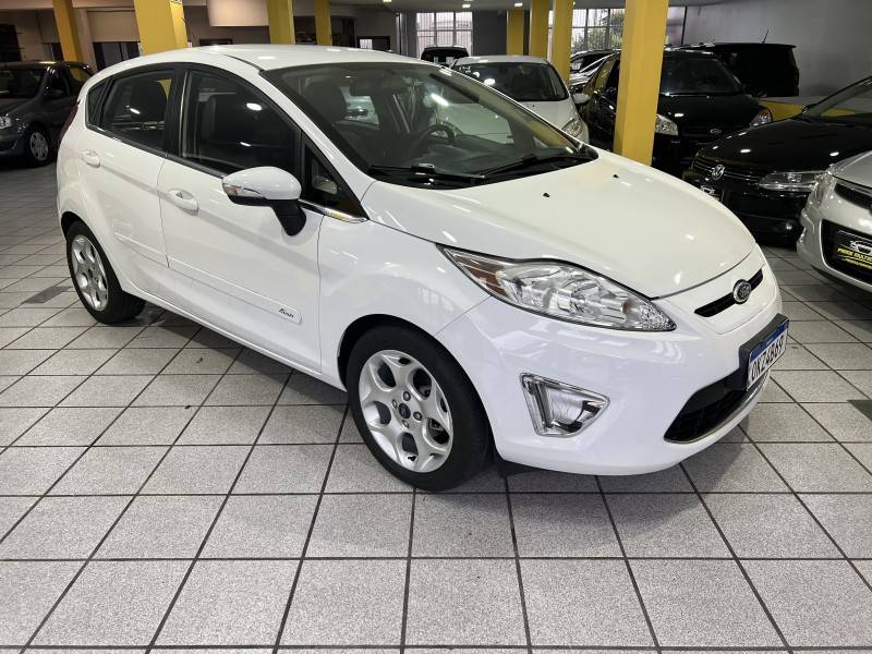 FORD - FIESTA - 2013/2013 - Branca - R$ 41.900,00